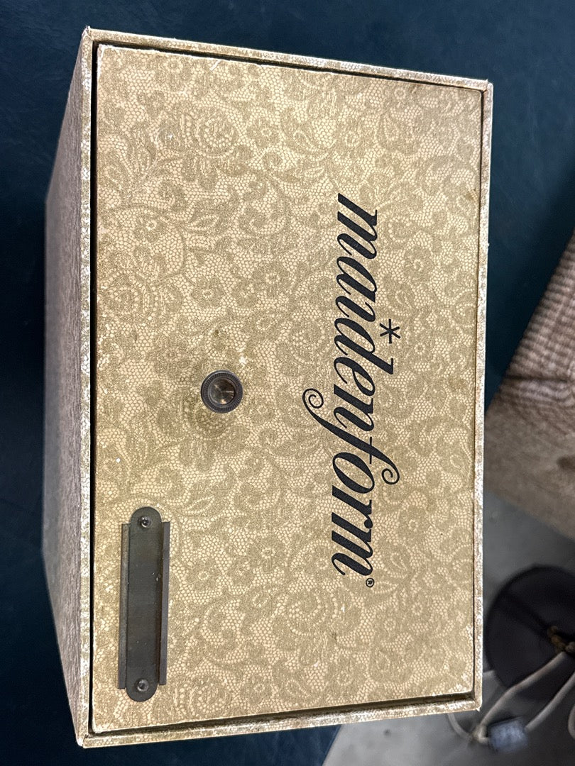 Boîte de rangement Maidenform – Vintage