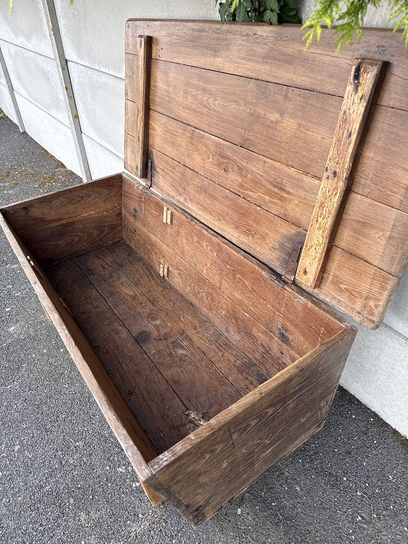 Coffre en bois – Vintage – Boîte – Bois brut marron