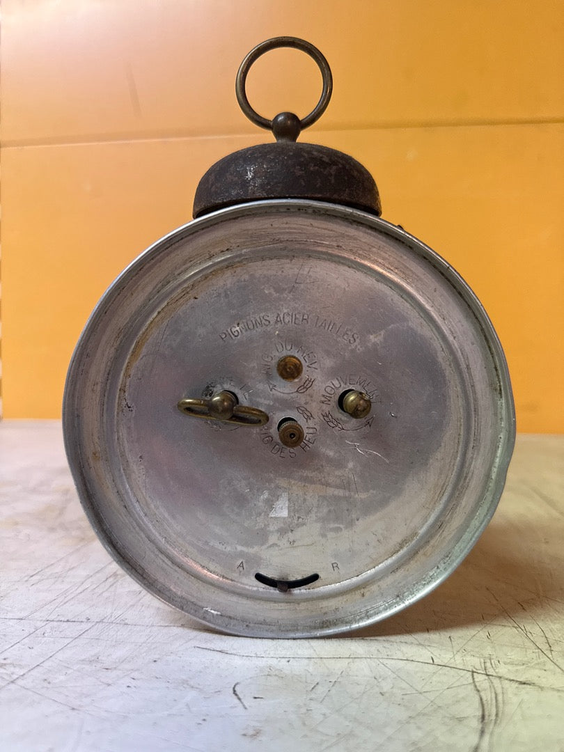 Réveil ancien – Pendulette métal vintage