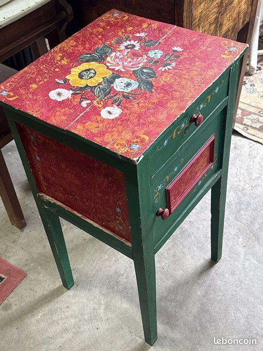 Table de chevet – Vintage – Mobilier – Décor floral peint