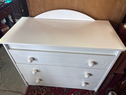 Commode blanche vintage – Meuble enfant