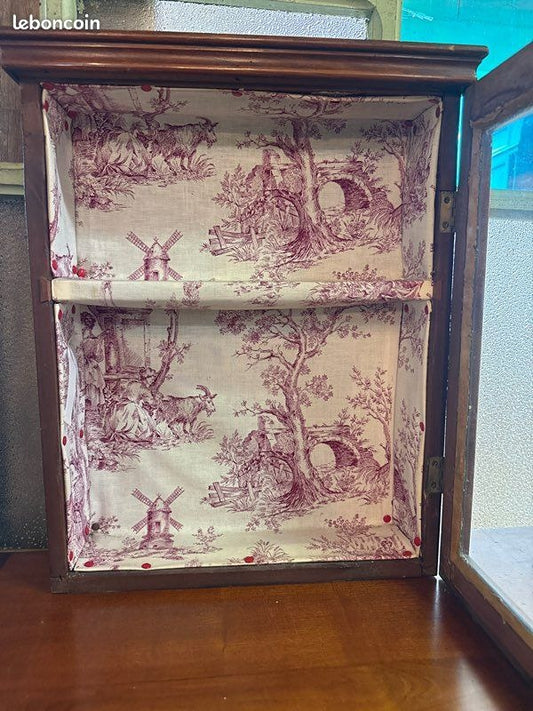 Vitrine murale – Bois – Décoration – Intérieur Toile de Jouy