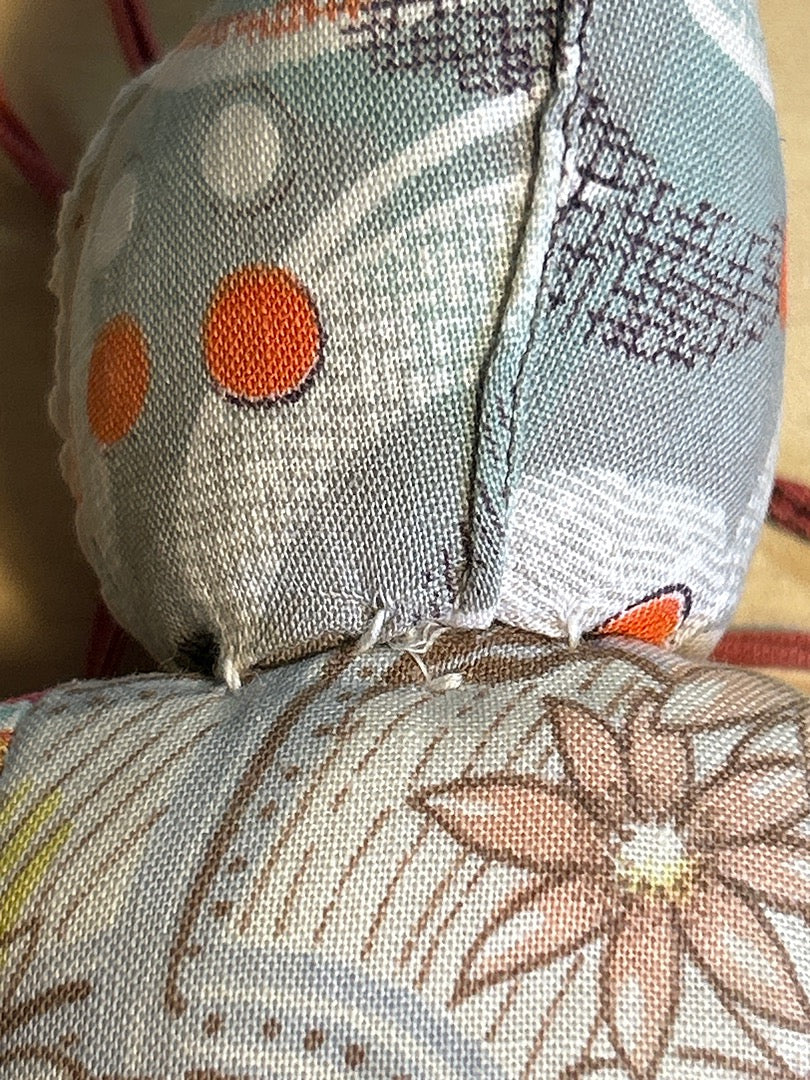 Petite poupée en chiffon Pouet ancienne corps en tissu tête plastique Bella