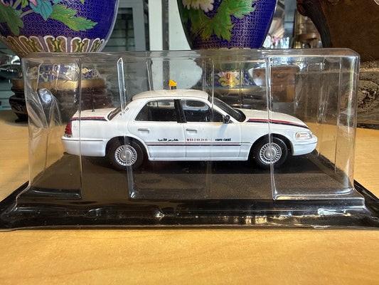 Voiture miniature – Ford Crown Victoria – Taxi – Blanc Dubai 2002