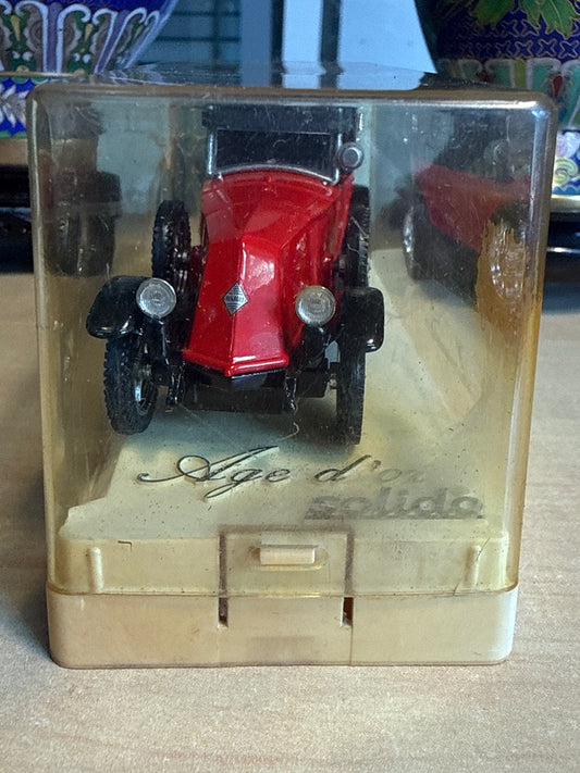 Voiture miniature – Solido Renault 40 Cv – Toy Cars – Rouge et noir vintage