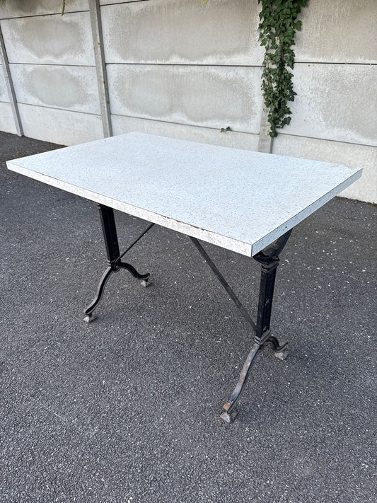 Table de bistrot – Vintage – Mobilier – Plateau moucheté