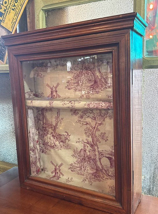 Vitrine murale – Bois – Décoration – Intérieur Toile de Jouy