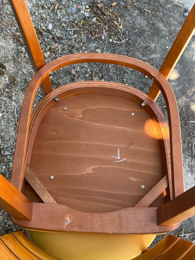 Chaise de bureau – Baumann – Bureau – Bois et skaï jaune