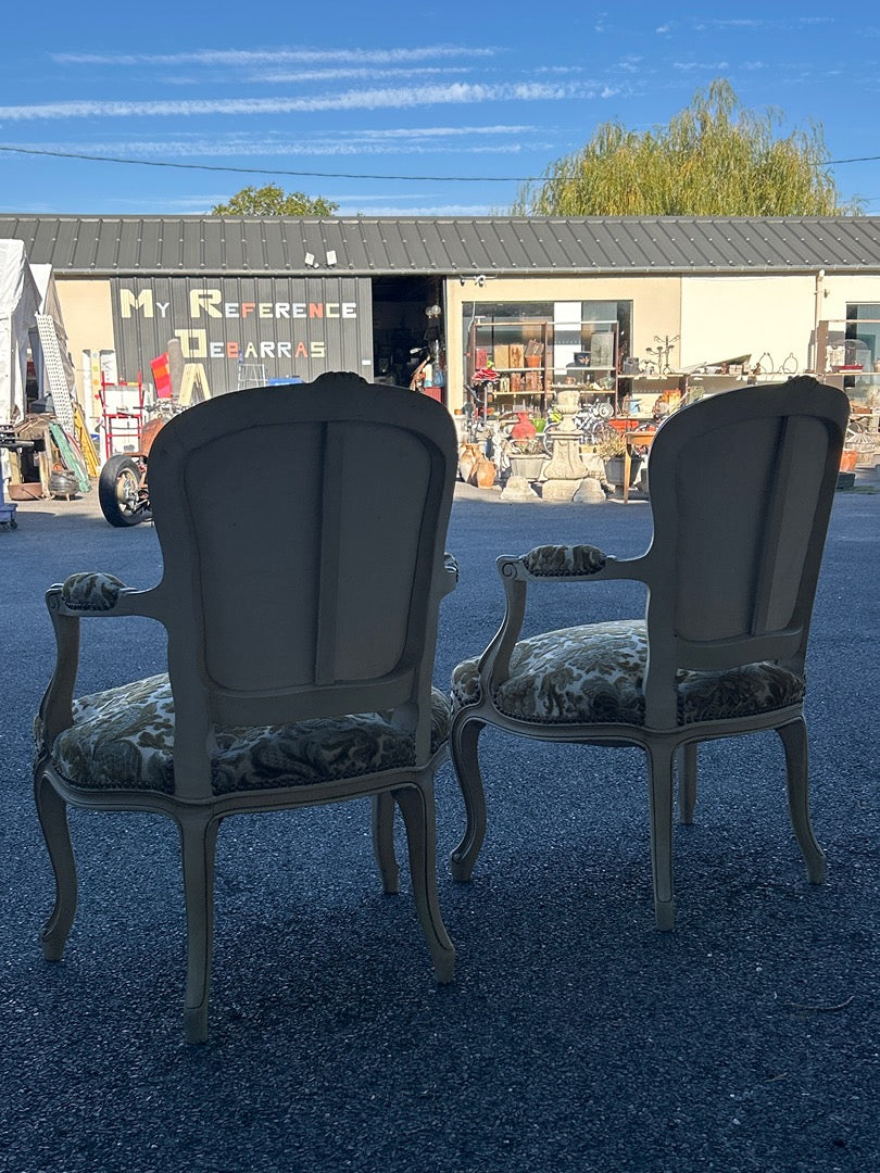 Paire de fauteuils de style Louis Xv