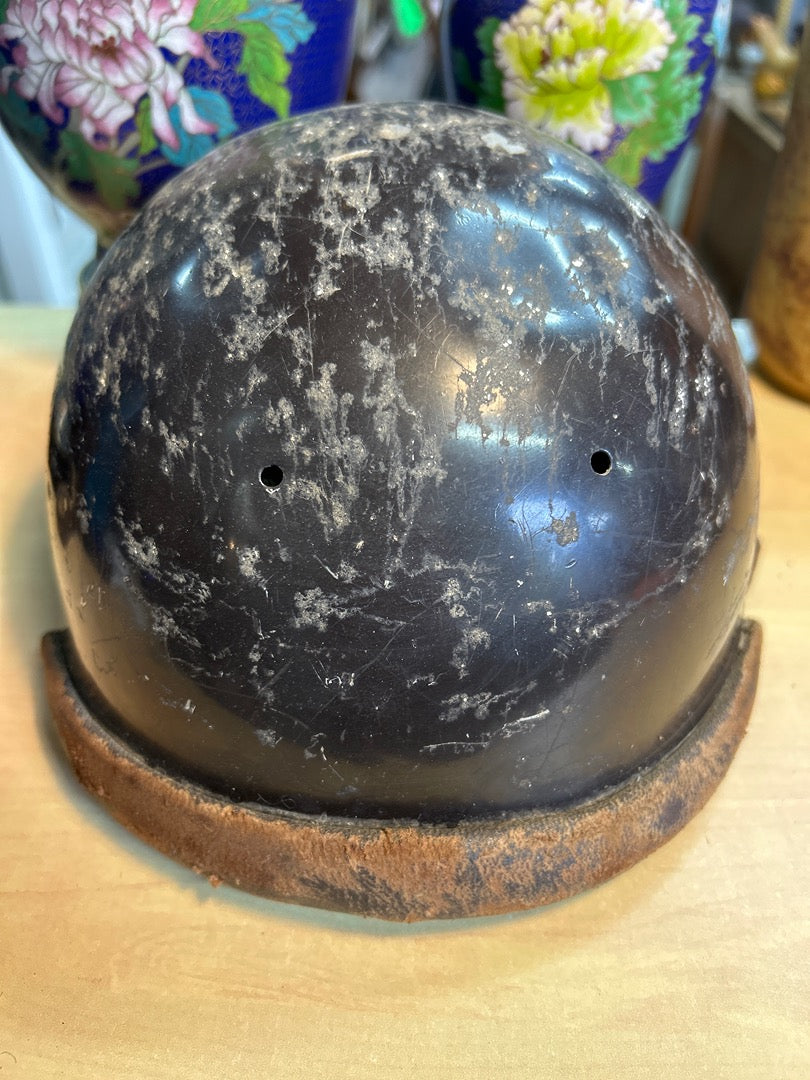 Casque de moto vintage en acier noir – Ancien modèle