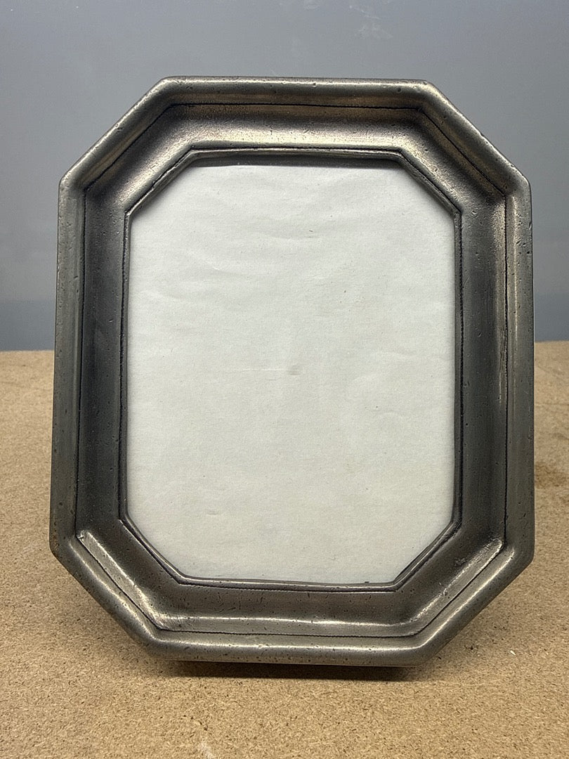 Cadre photo – Étains de Sologne – Ornements – Octogonal étain et bois