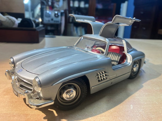 Voiture Collection Mercedes 300sl 1/18 Burago Gris