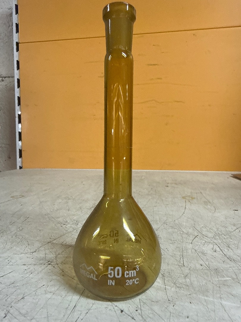 Fiole jaugée – Regal 50 cm³ – Science – Verre ambré vintage