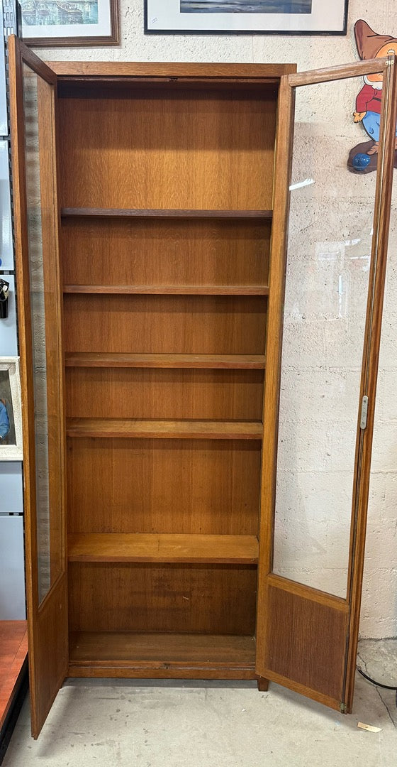 Vitrine en bois – Meuble de rangement