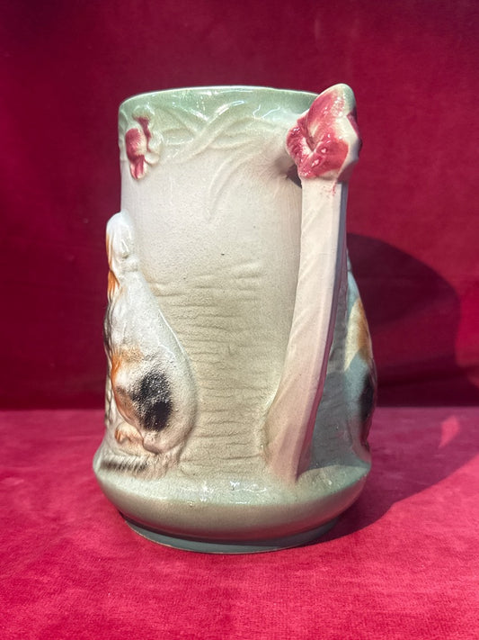 Pichet en céramique barbotine motif chien