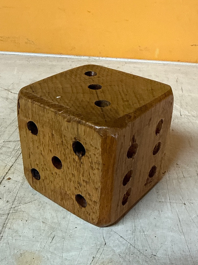 Objet décoratif – Dé en bois ancien