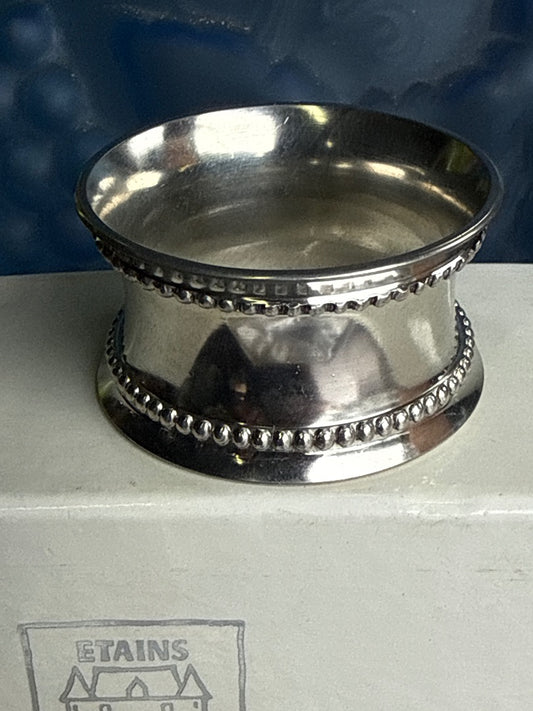 Rond de serviette – Étains du Manoir – Ornement – Étain argenté perlé
