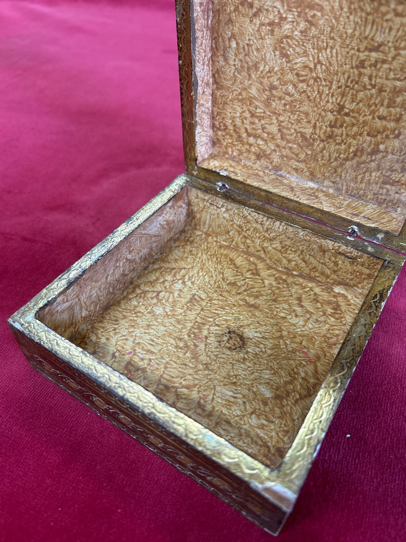 Boîte en bois – Décoration héraldique
