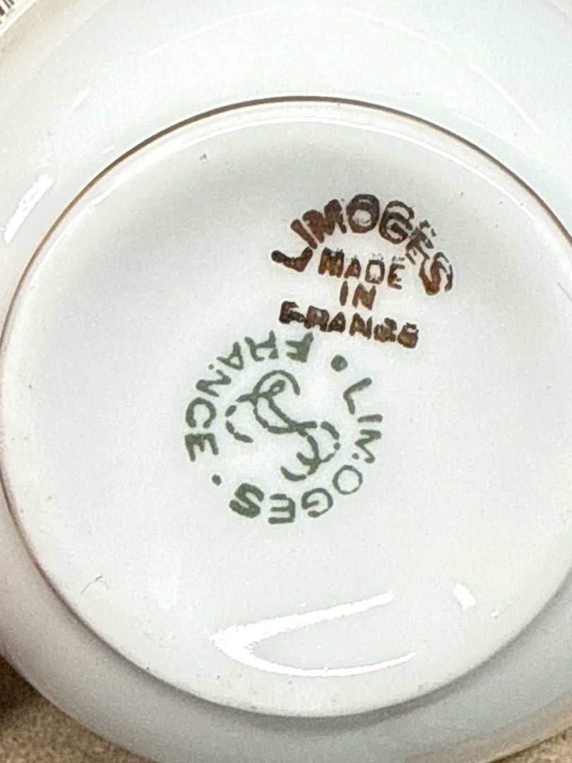 Service de tasses – Limoges – Vaisselle – Porcelaine blanche et dorures