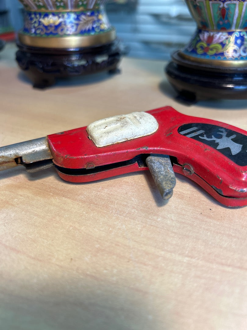 Pistolet En Tôle – Jouet Ancien – Collection – Métal Rouge