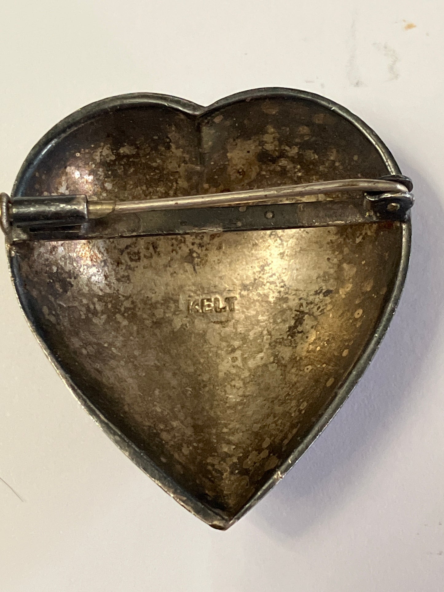 Broche Cœur et Bouquet de Fleurs Kelt