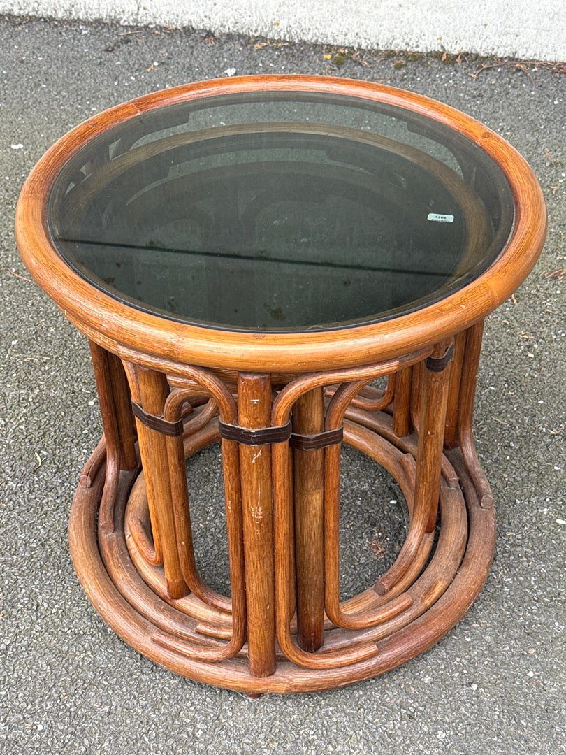 Tables gigognes – Vintage – Mobilier – Bambou et verre fumé