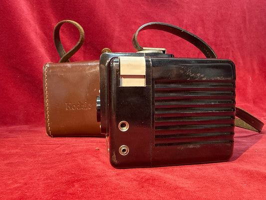 Appareil photo Brownie Flash Kodak vintage avec étui
