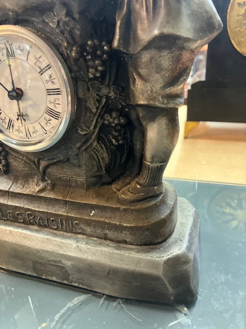 Horloge En Etain 92% Signé Gregoire Garçon aux Raisins