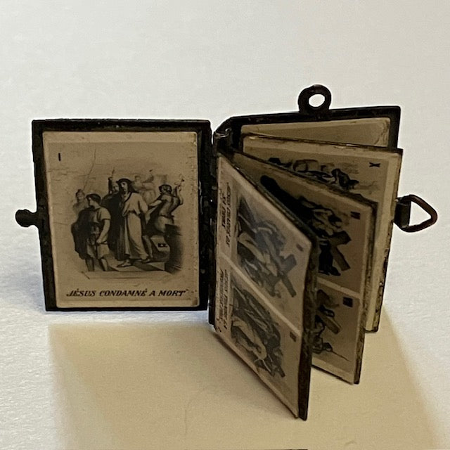 Ancien Pendentif Religieux En Forme De Livre, Chemin De Croix De Jésus