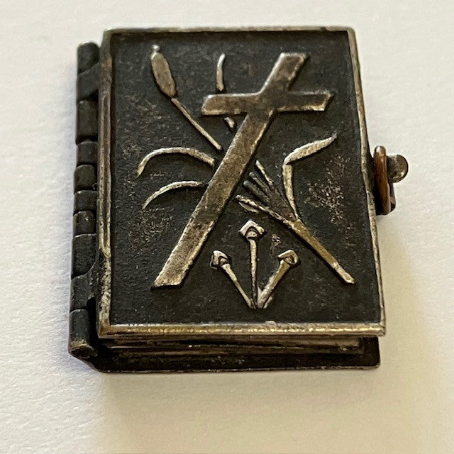 Ancien Pendentif Religieux En Forme De Livre, Chemin De Croix De Jésus