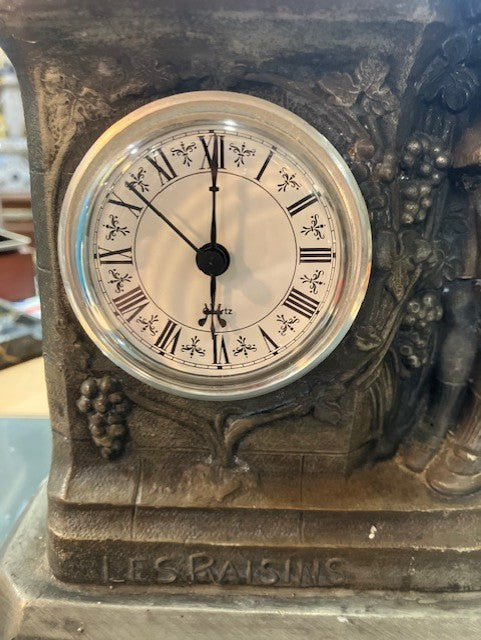 Horloge En Etain 92% Signé Gregoire Garçon aux Raisins