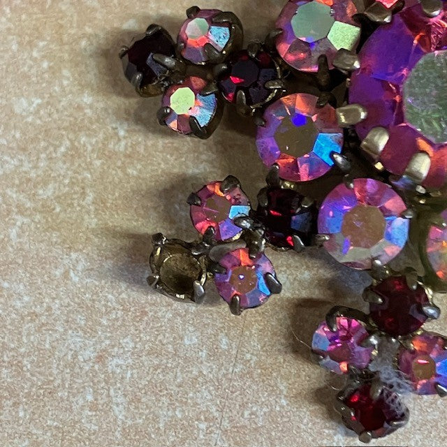 Ancienne Broche Vintage Strass Irisés Monture En Métal Doré