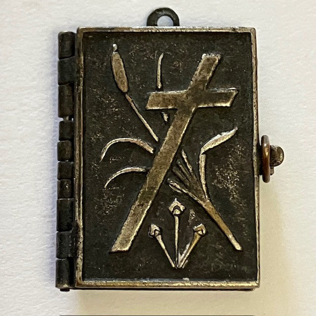 Ancien Pendentif Religieux En Forme De Livre, Chemin De Croix De Jésus