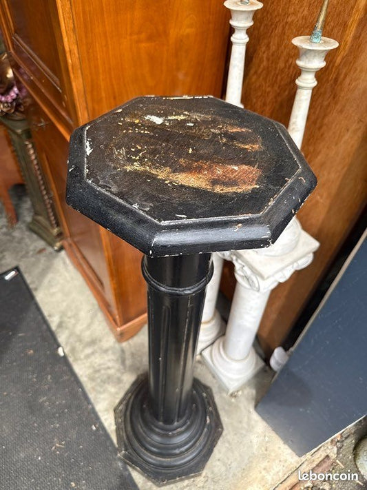 Sellette – Colonne – Ornements – En bois noir
