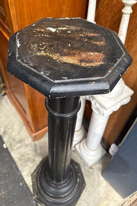 Sellette – Colonne – Ornements – En bois noir