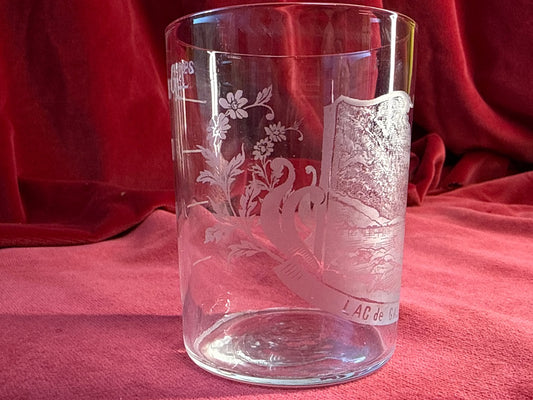 Verre de cure gradué Cauterets, décor gravé du lac de Gaube