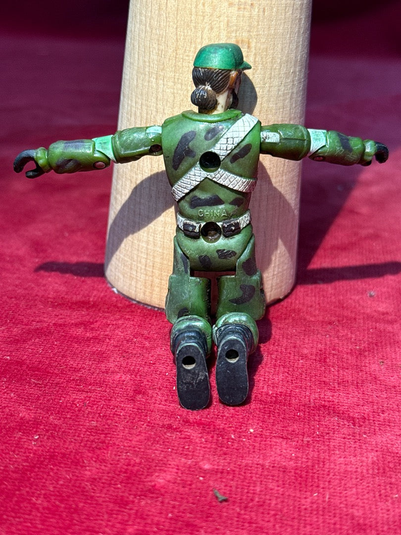 Figurine militaire vintage articulée camouflage vert