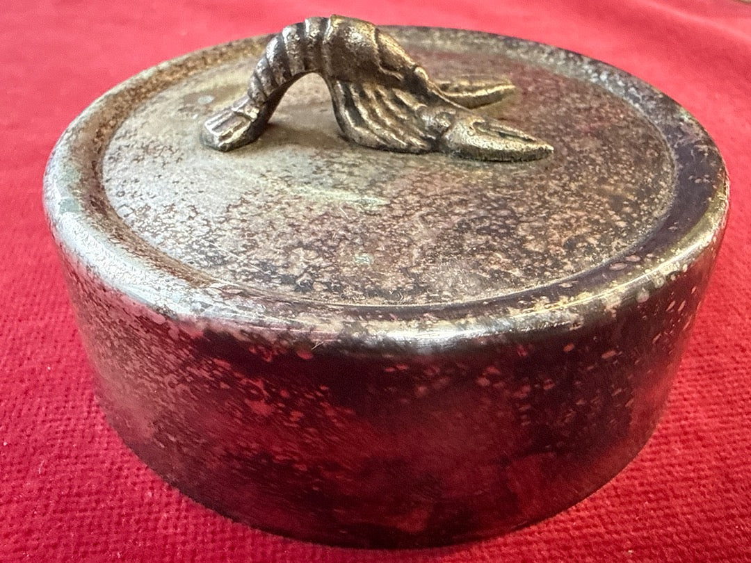 Boîte ronde en verre à fond étoilé, couvercle en métal décor homard