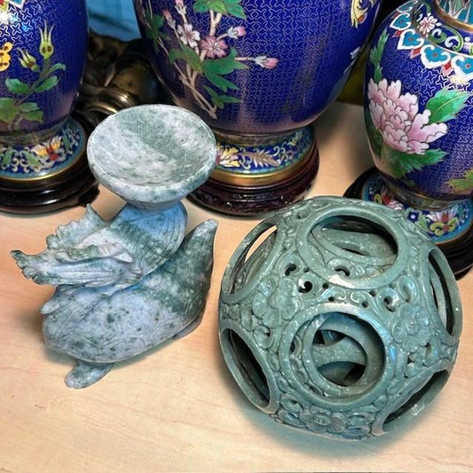 Sculpture Chinoise En Pierre Naturelle Jade Représentant Un dragon Phénix et Une Sphère