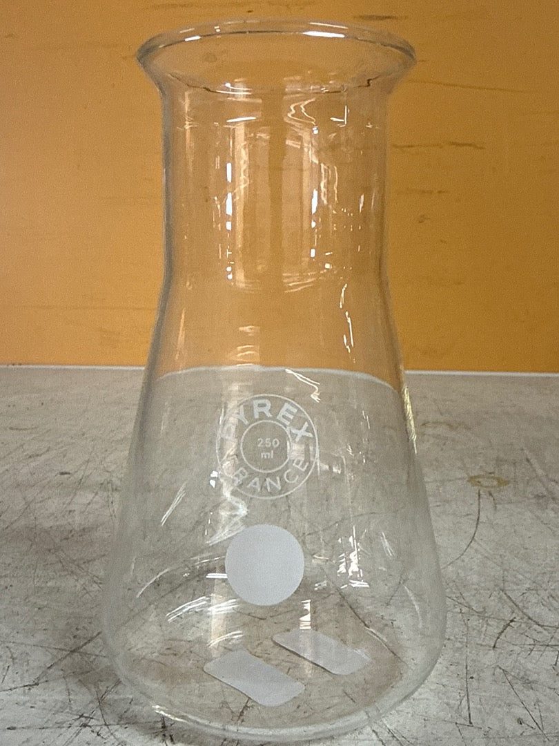 Fiole Erlenmeyer – Pyrex – Ornements – Décoration scientifique verre