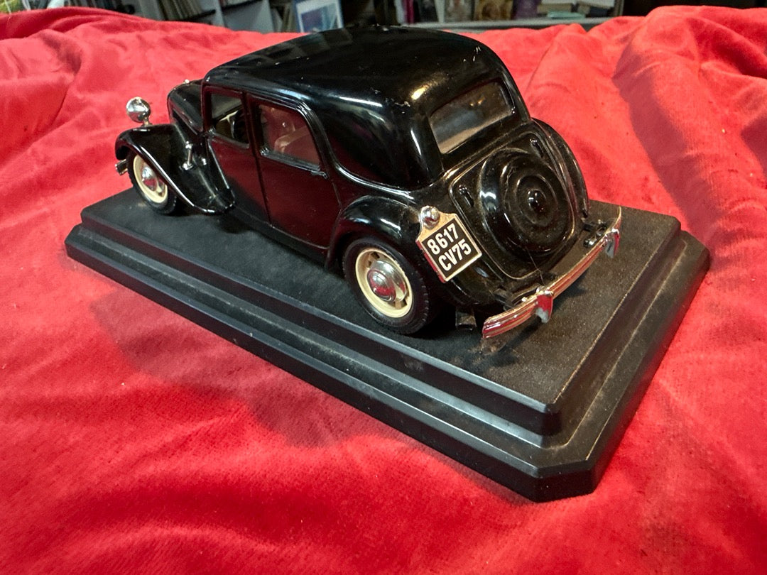 Voiture miniature – Citroën 15 Cv Bburago – Collection – Noir