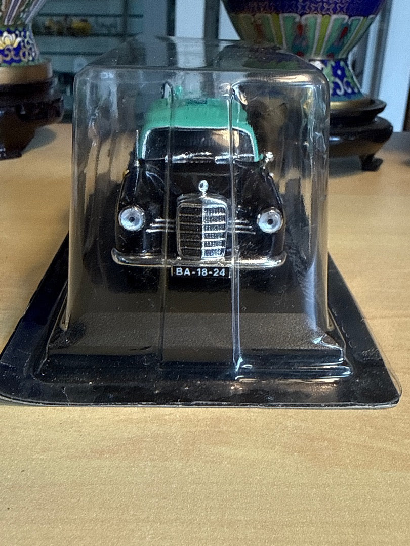 Voiture – Mercedes 180d – Jouets – Taxi Lisbonne noir