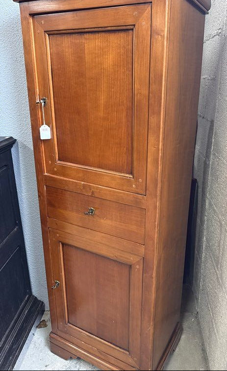 Bonnetière – Style Louis Philippe – Rangement – Bois massif merisier