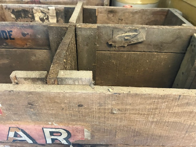 Caisse En Bois De Transport De Bidon D’Huile Automobile Antar