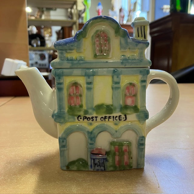 Théière Vintage De Forme Maison, Post Office