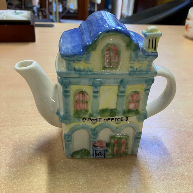 Théière Vintage De Forme Maison, Post Office