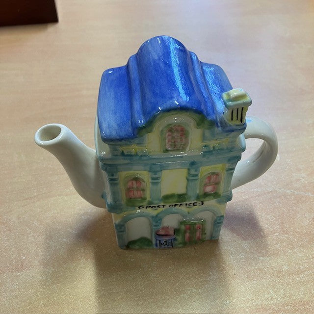 Théière Vintage De Forme Maison, Post Office