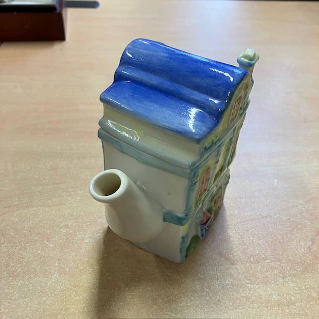 Théière Vintage De Forme Maison, Post Office