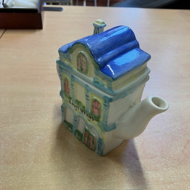 Théière Vintage De Forme Maison, Post Office