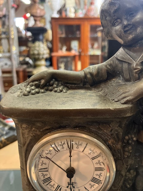 Horloge En Etain 92% Signé Gregoire Garçon aux Raisins